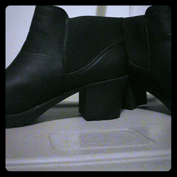 Shoes - Chuncky chelsea boots