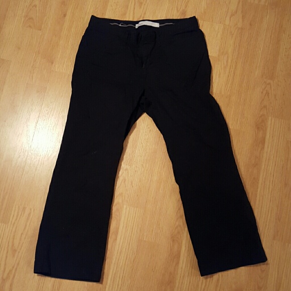 Black capris
