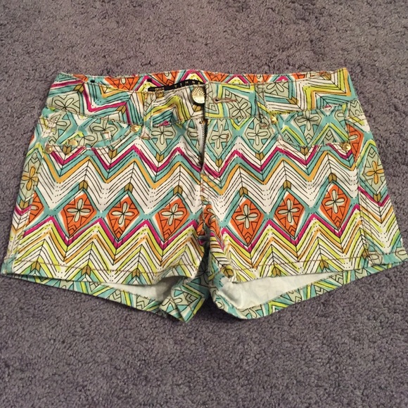 Tinseltown from Macy's summer colorful shorts - Picture 1 of 3