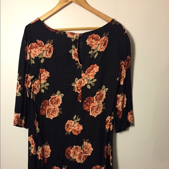 Black dress with flowers - Picture 3 of 3