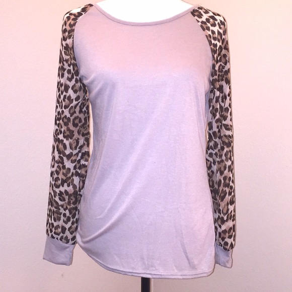 ⛔️SOLD⛔️ Leopard Print Long Sleeve Top - Picture 2 of 2