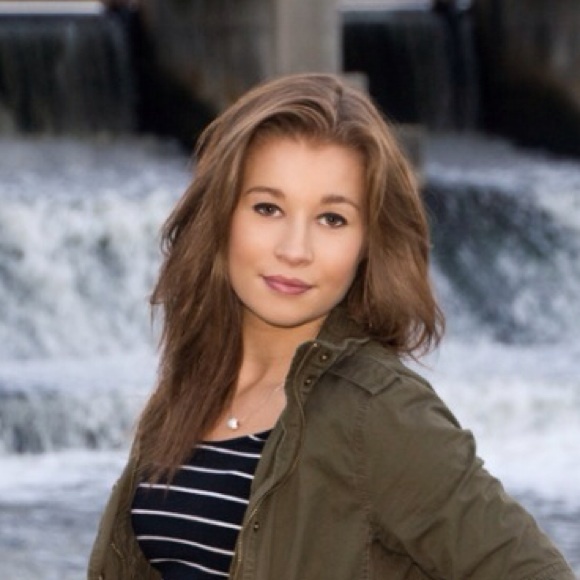 Meet your Posher, Lainey