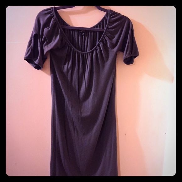 Dress with cutouts in sleeves