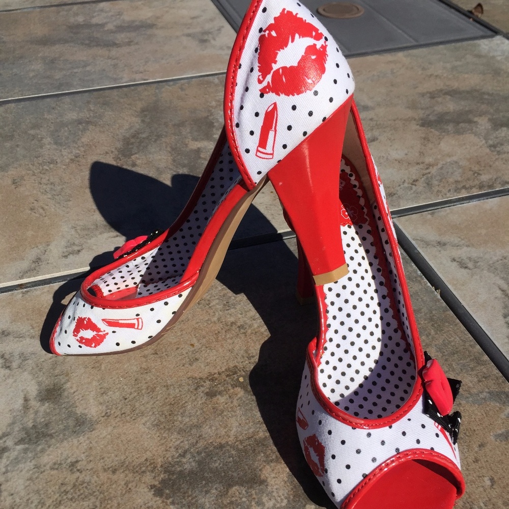 HP Best in shoes 4/7 NOT RATED Kiss heels