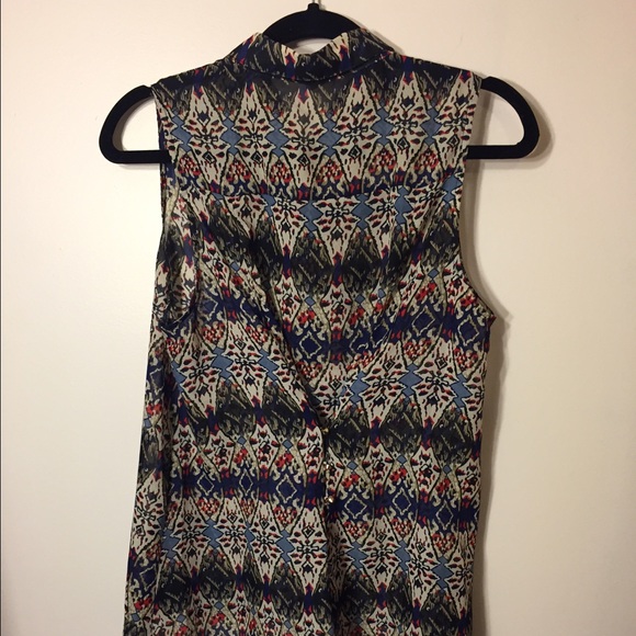 Sleeveless flowing blouse - Picture 2 of 2