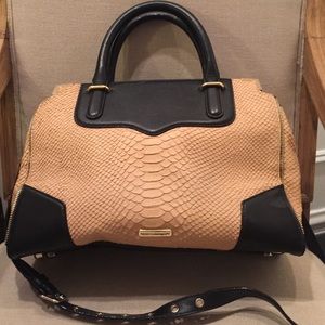 🙌🏻💄👜REBECCA MINKOFF LEATHER/GOLD ZIPPER TOTE