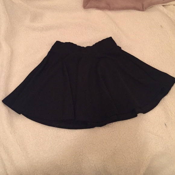Black skater skirt