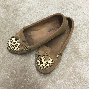 Leopard print Minnetonka moccasins