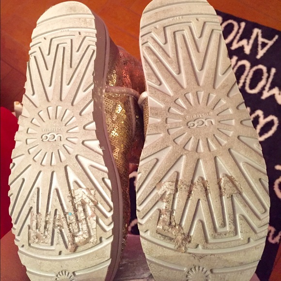 grey sequence uggs - Picture 2 of 4