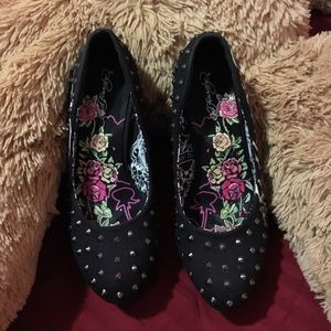 Black women heels with silver details