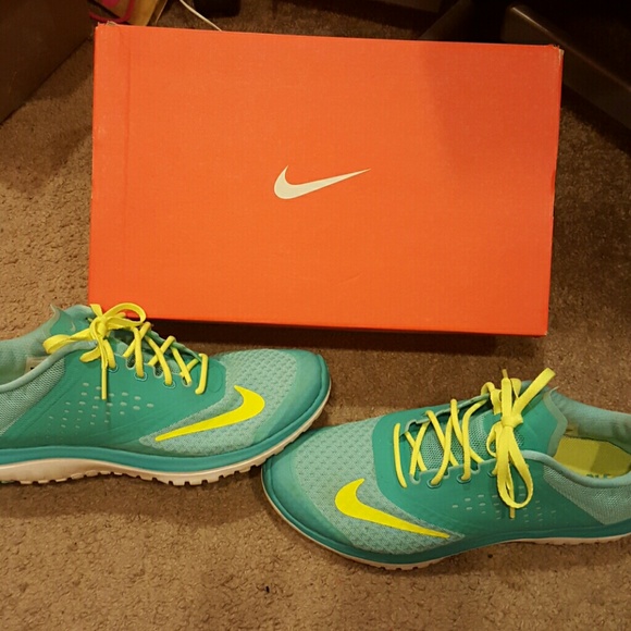 Women's NIKE women's  lite run 2 athletic shoes