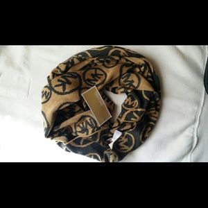 NWT Michael Kors Reversible Scarf