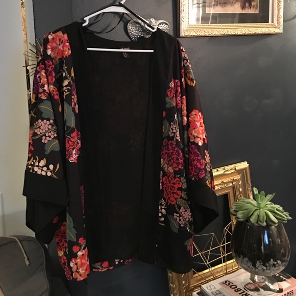 Floral print silk style kimono