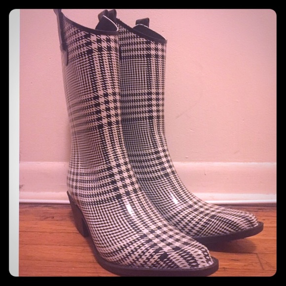 ZEBRA PRINT COWBOY RAIN BOOTS! ⚪️⚫️⚪️⚫️⚫️⚫️