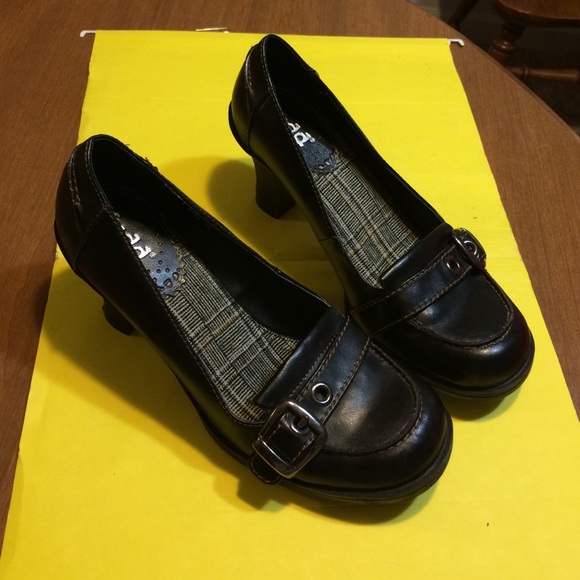 Black dress shoe