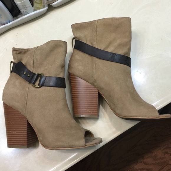 Mia Lysa booties