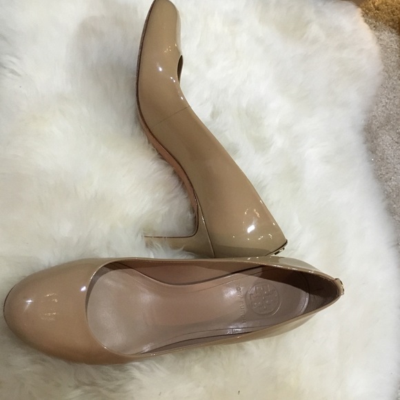 Tory Burch nude mid heels