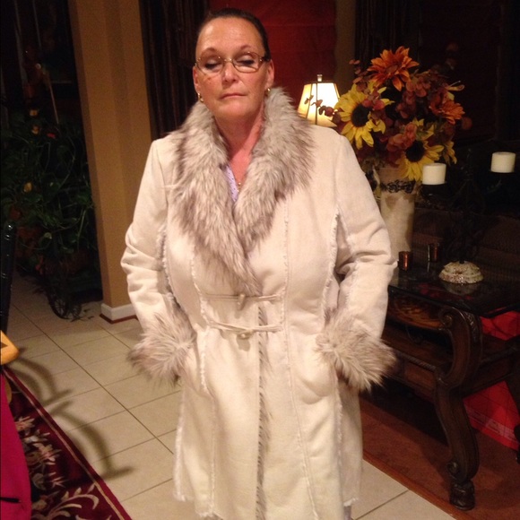 Coat with tan fur - Picture 1 of 2