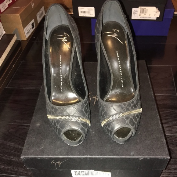 Giuseppe Zanotti zip detail pumps