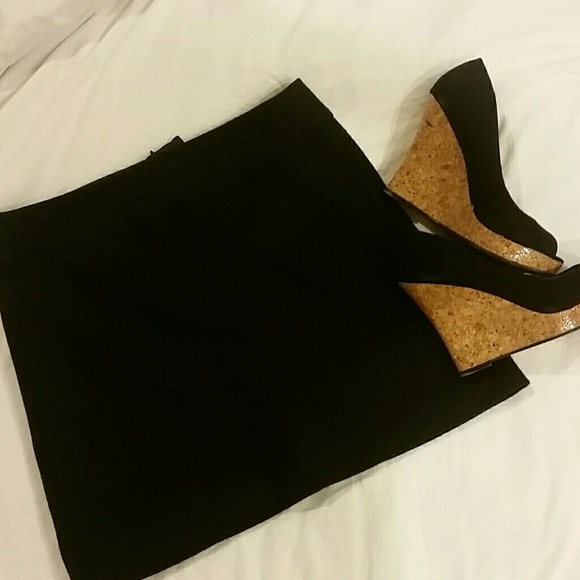 Black Kenar Wool/Polyester Skirt