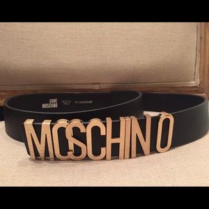 🍒💄⚡️✨💀 AUTHENTIC MOSCHINO BELT 🍒💄⚡️✨💀