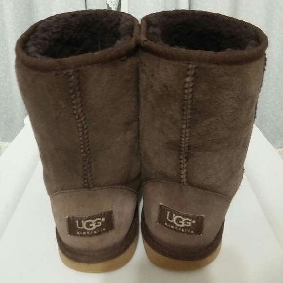 Authentic UGG Chocolate Classic Short Boots sz6 - Picture 2 of 5