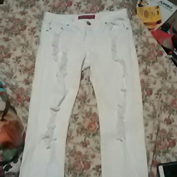 White destressed pants