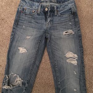 Capri distressed boyfriend jeans