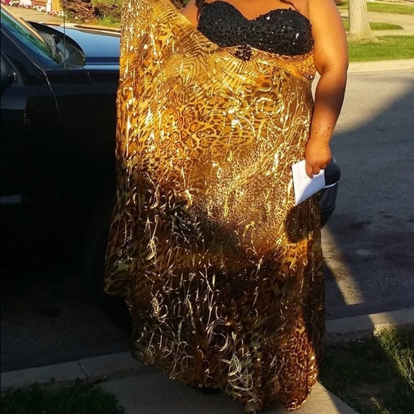 ♠️🔶 Prom Dress 🔶♠️ - Picture 2 of 3