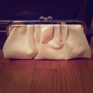 Pearl Clutch w/silver detailing and diamond bow
