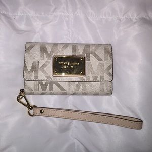 Micheal Kors Phone/Card Wristlet FINAL PRICE DROP!