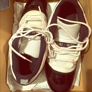 JORDAN RETRO LOW 11'S