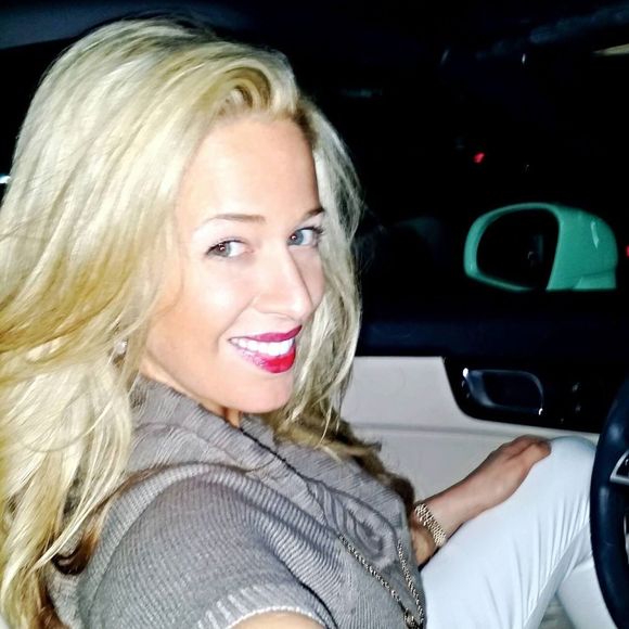 Meet your Posher, Nicole - Picture 1 of 1