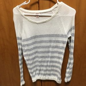 Gray and white long sleeved basic tee