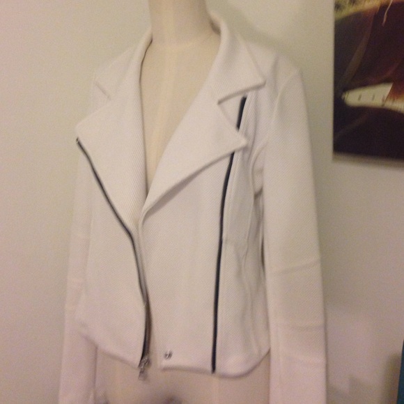 Textured Cream Jacket - Picture 3 of 3
