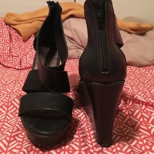 Black wedges
