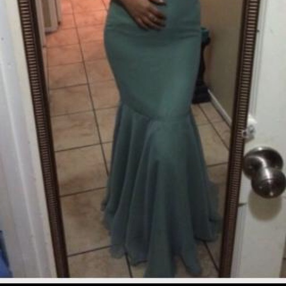 Dress - Picture 2 of 4