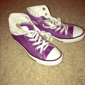 ٠Purple high top converse٠