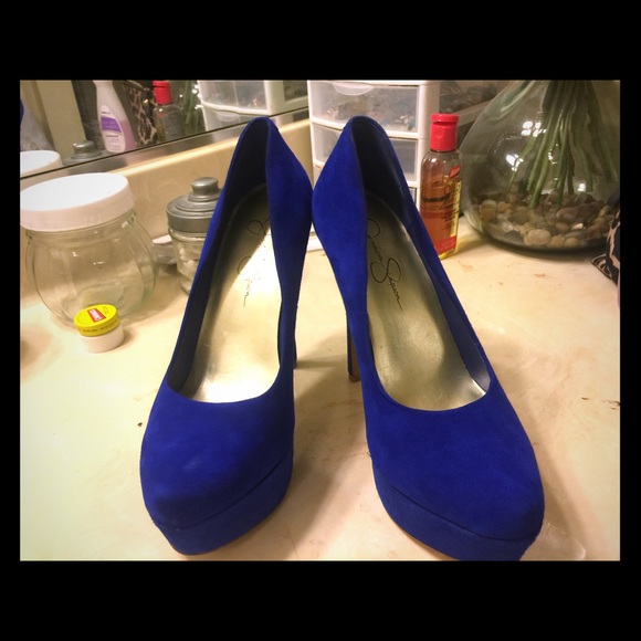Jessica Simpsons royal blue heels
