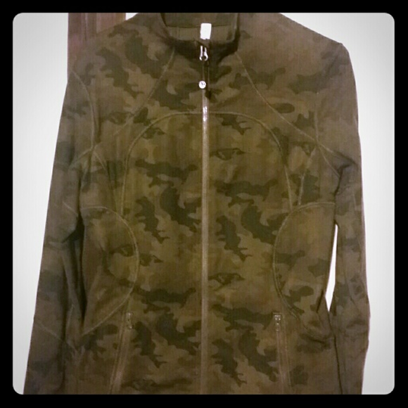Size 12 lululemon camo forme