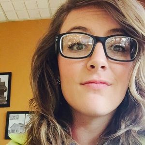 Meet your Posher, Roxanne