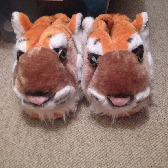 Tiger slippers! - Picture 1 of 2
