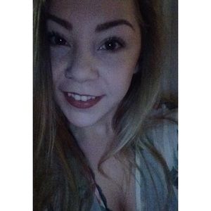 Meet your Posher, Alicia