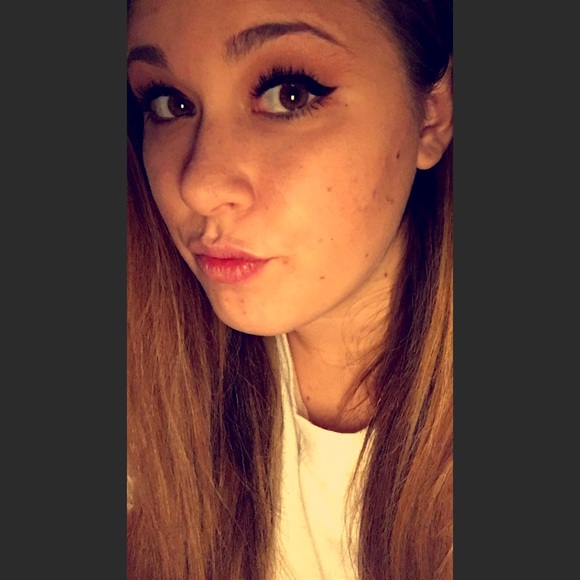Meet your Posher, Becka - Picture 1 of 1