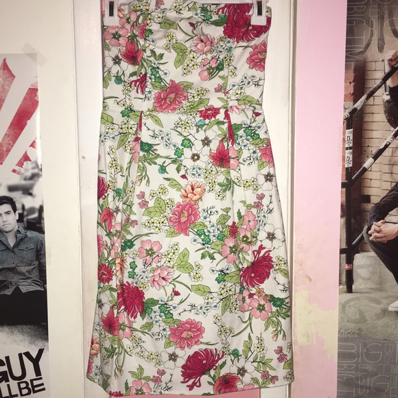 ♦️SOLD♦️Strapless floral dress