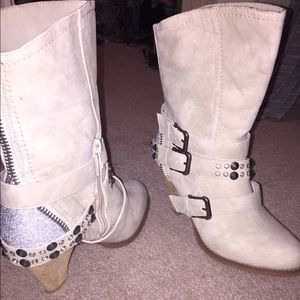 White/tan Booties