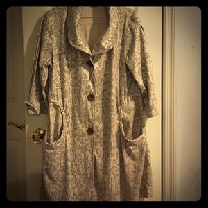 ♥️Subtle Leopard Trench silver metallic sheen♥️