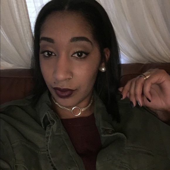 Meet your Posher, Delmecia - Picture 2 of 4