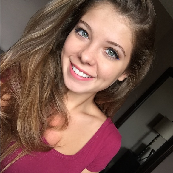 Meet your Posher, Alexis