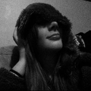 Meet your Posher, Elyssa